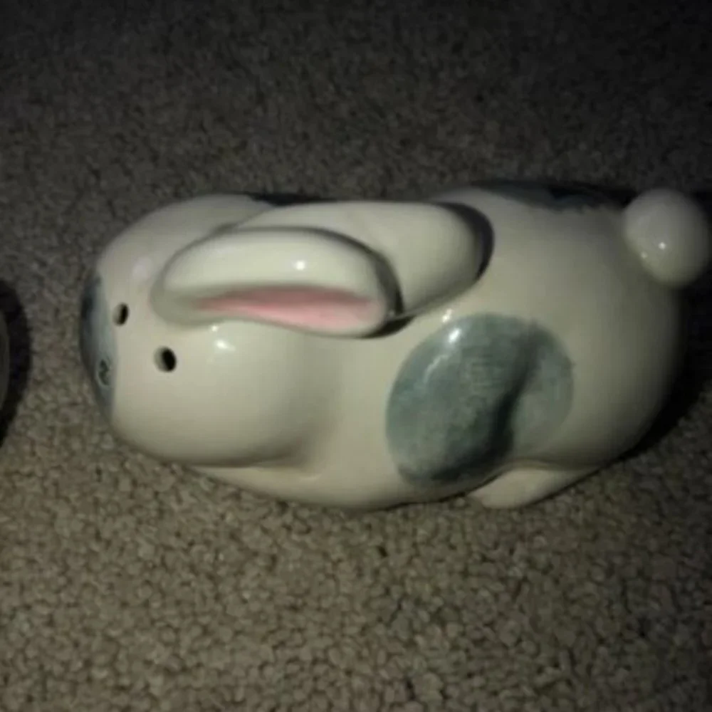 Vintage Enesco Japan Easter‎ Bunny Rabbits Salt and Pepper Shakers